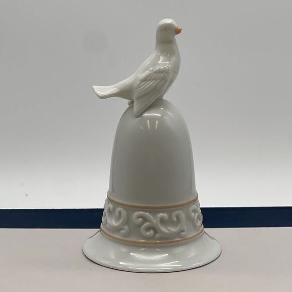 AVON Bell White Dove Exclusively Handcrafted 1981 Tapestry Collection Figurine - Picture 4 of 9